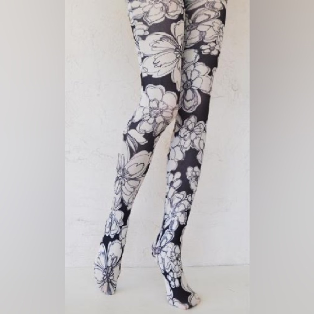 PRINTED TIGHTS
Floral Printed Tights Collection - MIDNIGHT GARDEN